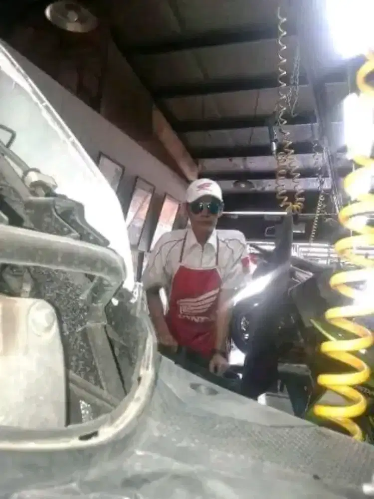 Cari pekerjaan sebagai mekanik motor