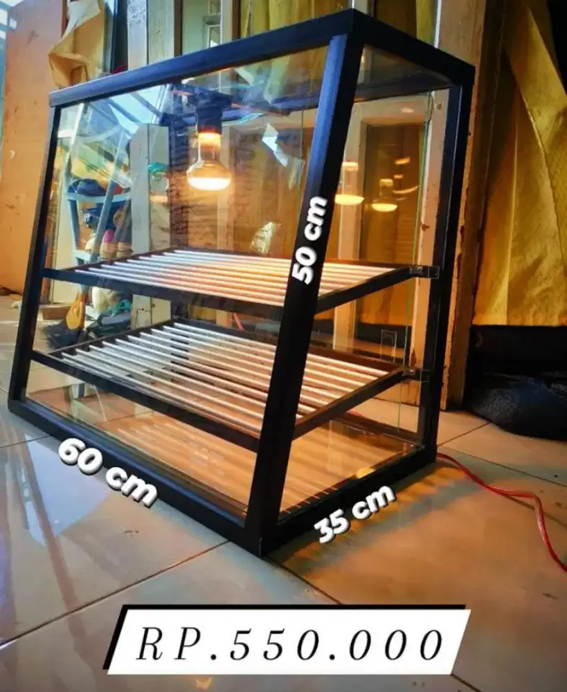 Etalase ayam geprek, gorengan dll