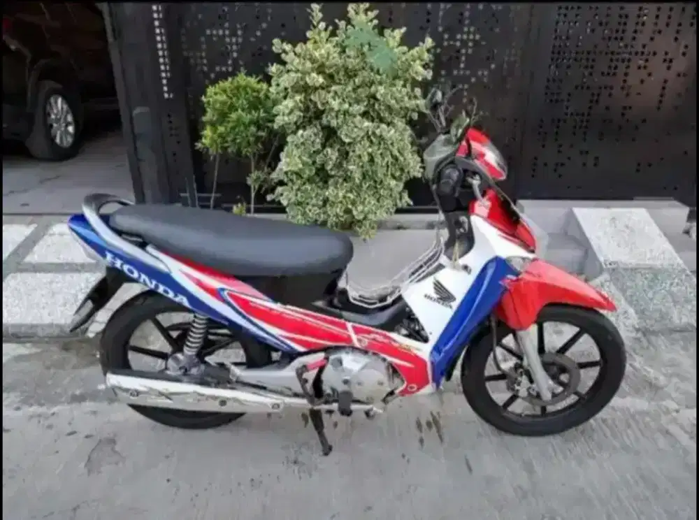 Supra X 125 Tahun 2005