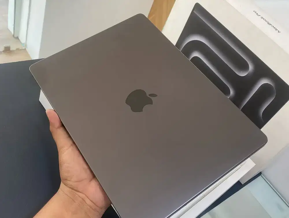 macbook pro M3 (2023)