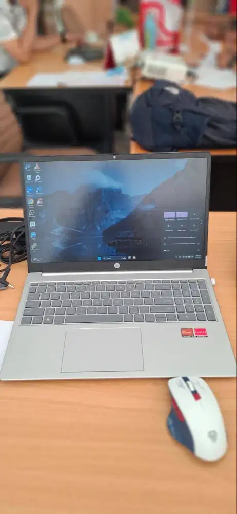 Laptop Hp 15 Amd Ryzen 7 7730U RAM 16GB 500GB SSD 15.6 FHD + MOUSE WIR