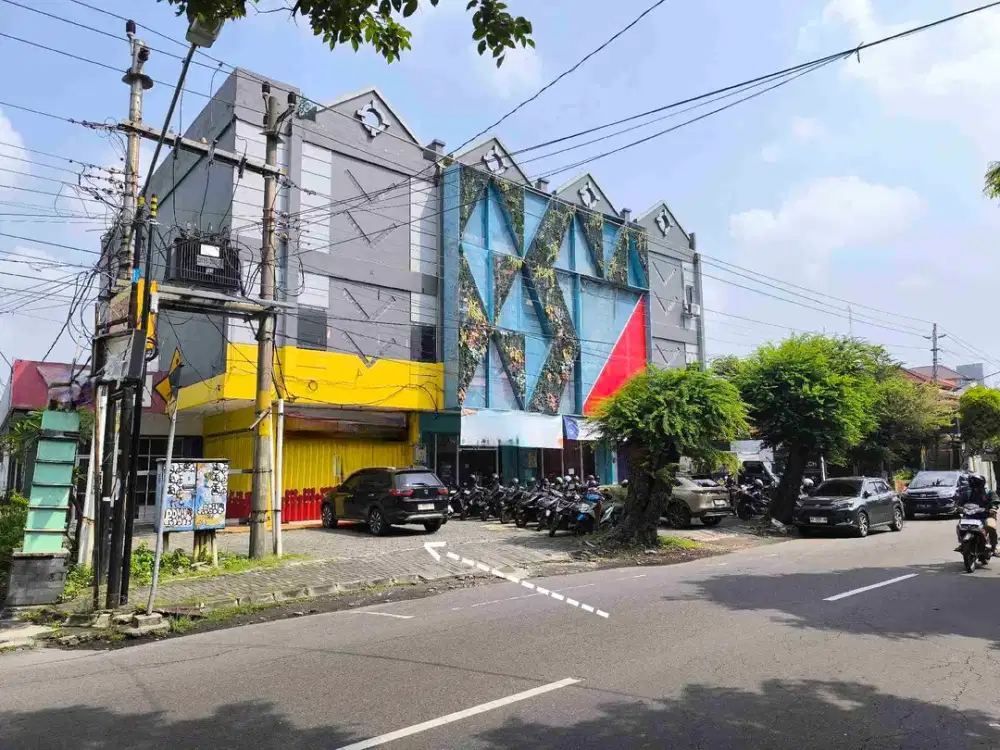 sewa murah ruko 3 lantai di pusat kota Solo