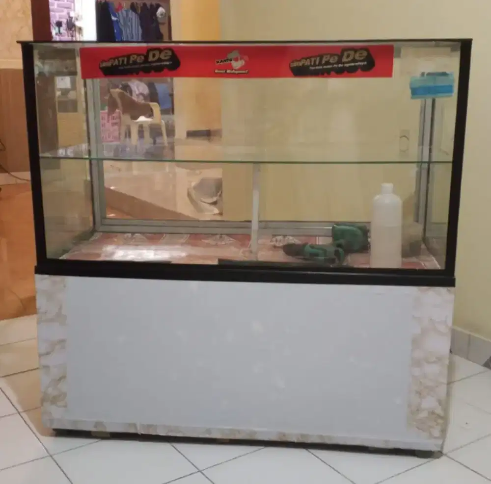 Etalase dua susun Kaca