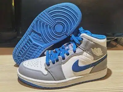 Sneaker nike air jordan mid 1