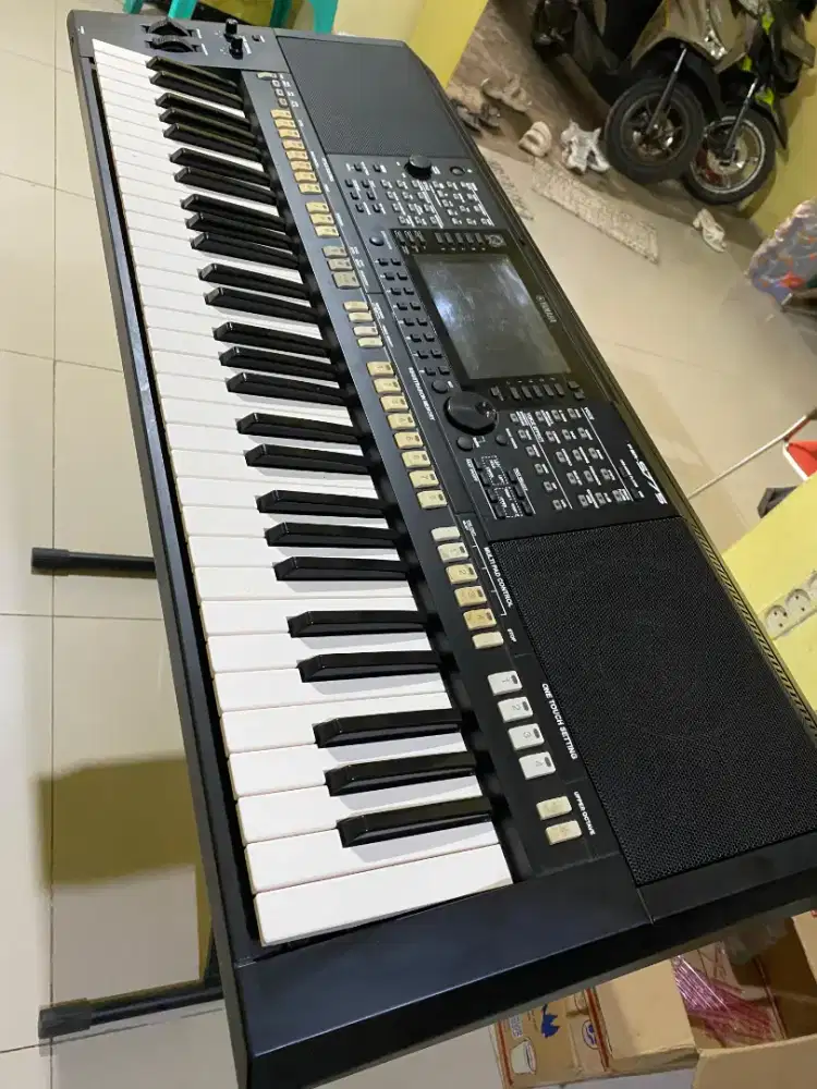 Keyboard Yamaha PSR S775