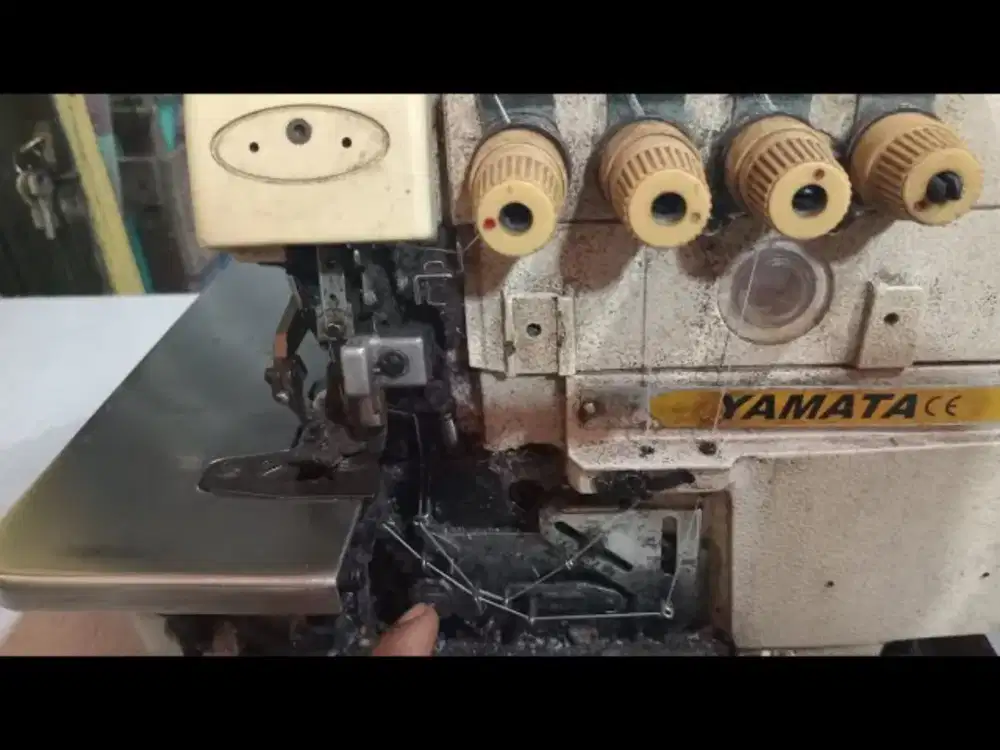 Mesin obras 4 benang yamata