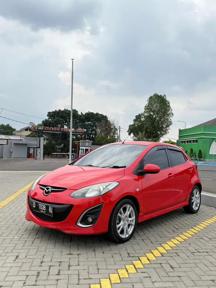 Mazda 2 tahun 2012