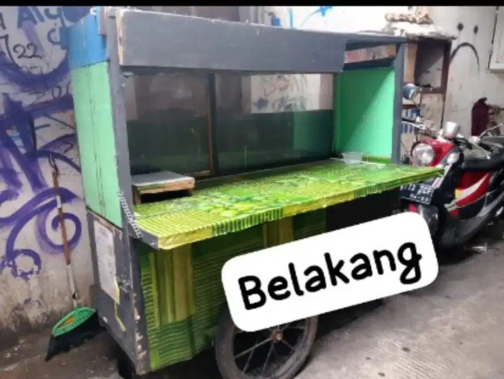 Grobak kayu bekas dagang warkop