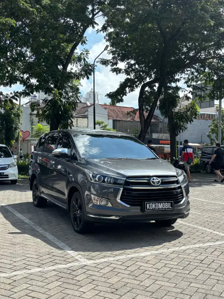 TOYOTA INNOVA VENTURER 2.4 DIESEL AT 2020