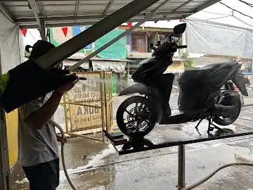 Operator Cuci Stim Motor Mobil