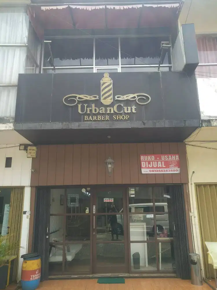 PELUANG EMAS! LANGKA! Ruko Strategis + Barbershop RAMAI