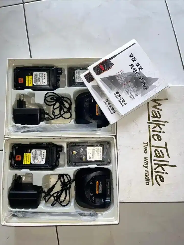 Sepasang Walkie Talkie HandyTalkie HT 2 way Radio Siap Pakai