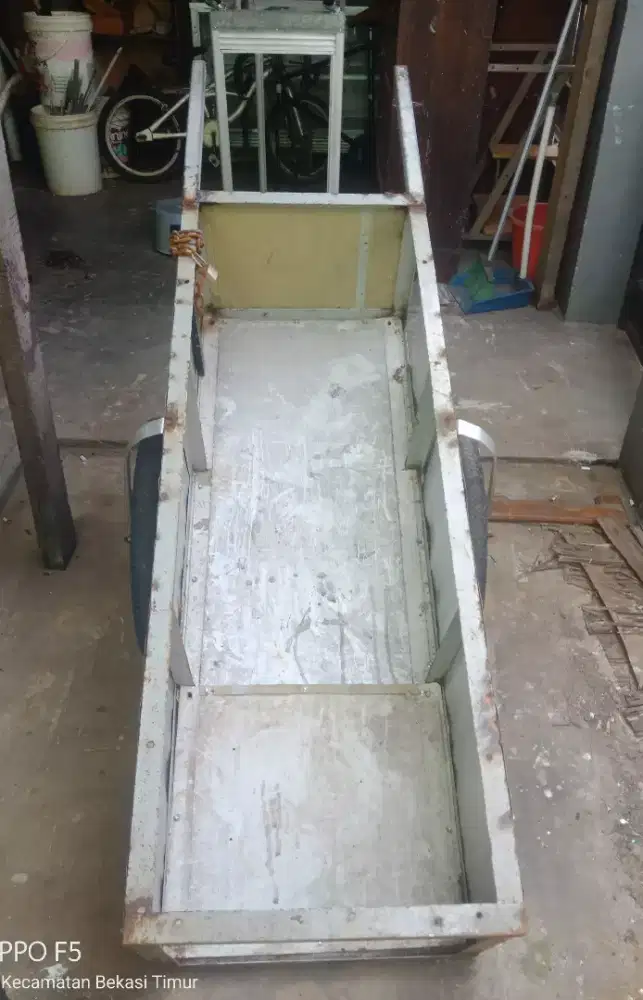 Gerobak besi serbaguna