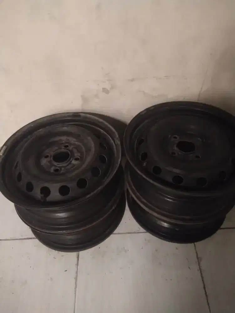 Velg kaleng bekas sigra