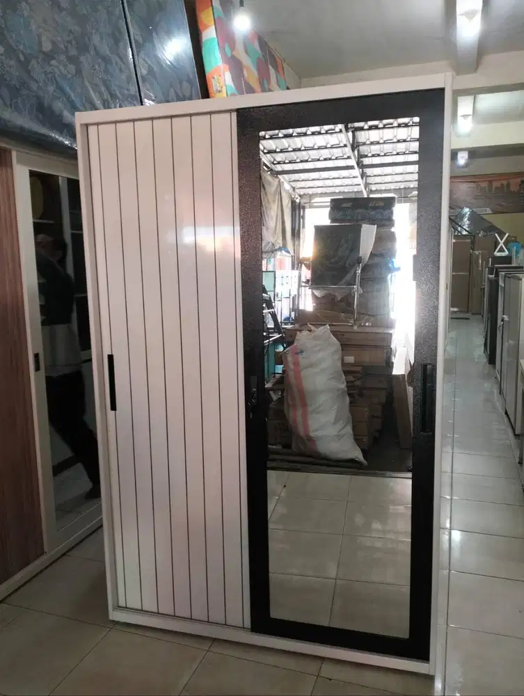 lemari baju 2 pintu besi