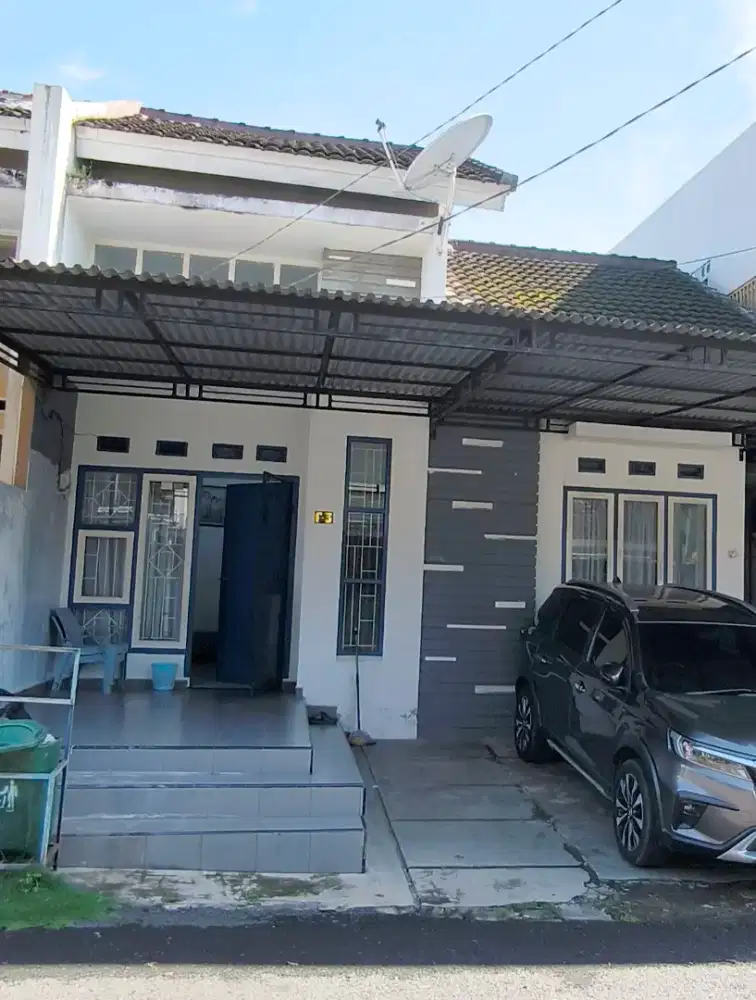 Rumah di komplek perumahan