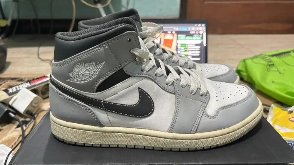 Sepatu Air Jordan cm  1 Mid Light Smoke Grey Anthracite ex kick avenue