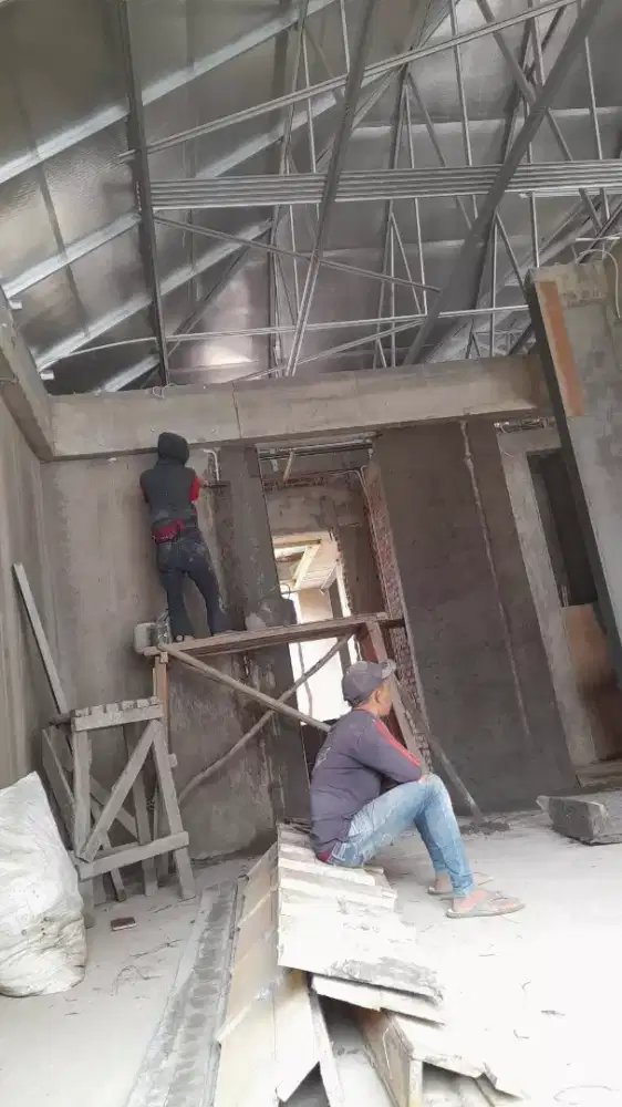 Tukang bangunan panggilan perbaikan rumah renovasi dll.