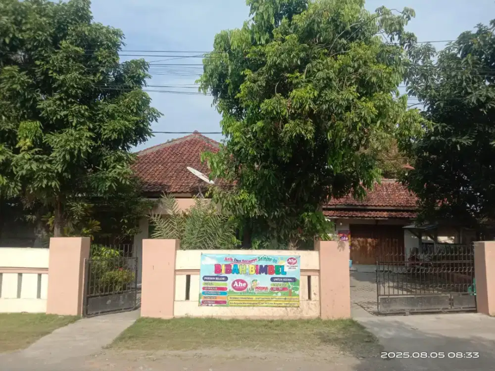 DI JUAL RUMAH PLUS  FULL FURNITURE PINGGIR JALAN STRATEGIS