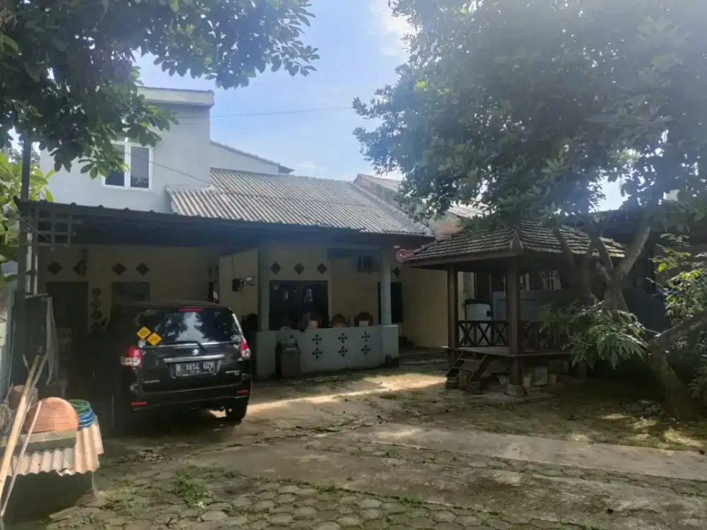 Jual Rumah lantai 2 parkiran luas