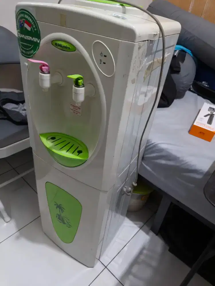 Dispenser miyako tinggi panas dingin