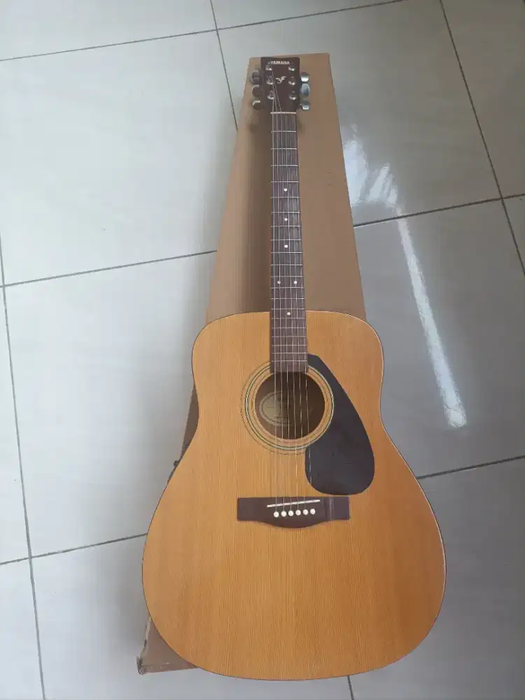 Yamaha F310 Acoustic Guitar