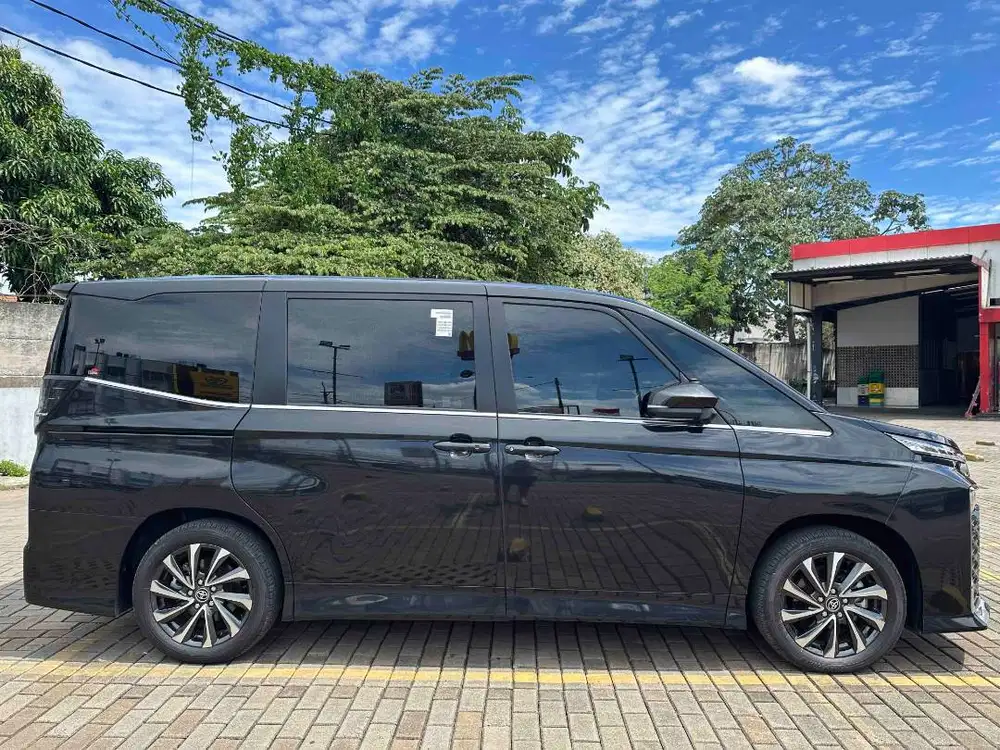2024 Toyota Voxy 2.0 km rendah, barang bagus (khusus pengguna)