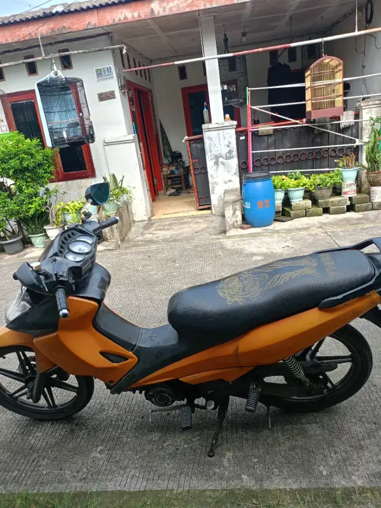 Kawasaki zx135Kawasaki zx135  tahun 2006 warna Oren pajak of 2021