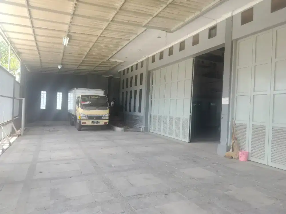 Gudang dan Rumah Tinggal Siap Huni di Komplek Pergudangan Holis