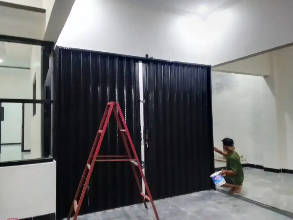 Rolling door dan pintu harmonika