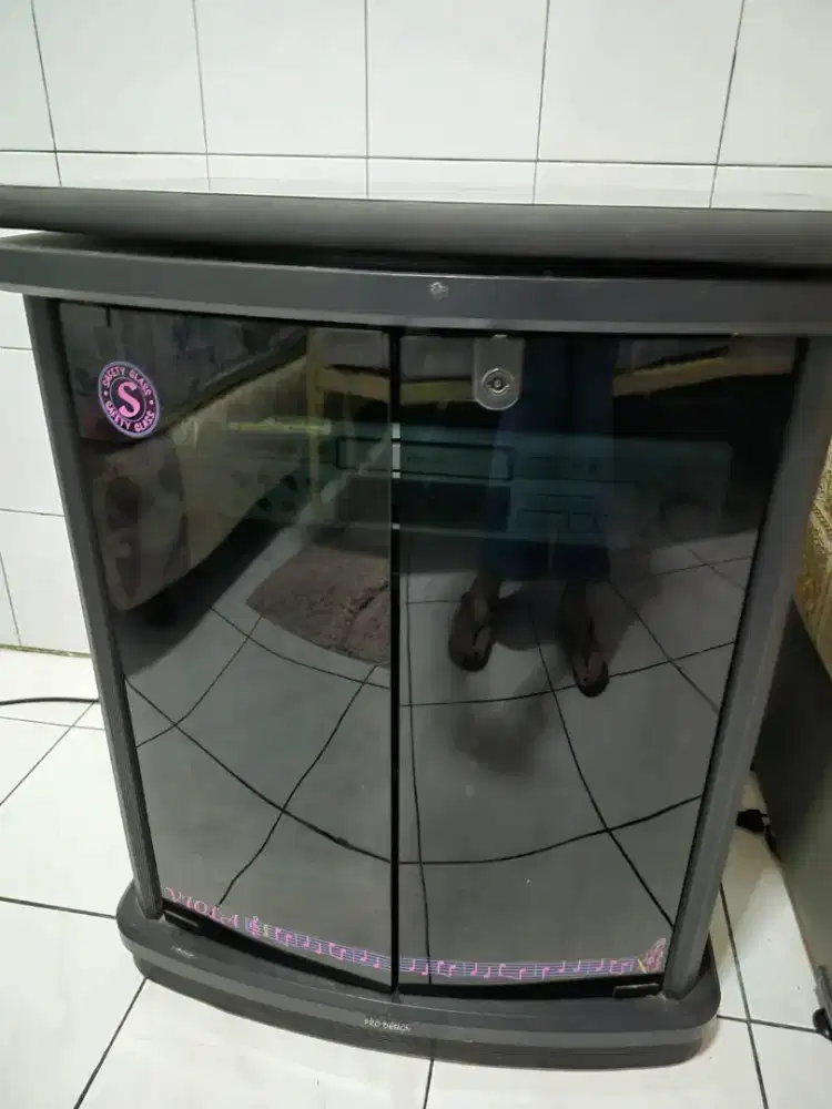 Lemari Meja Cabinet Kaca