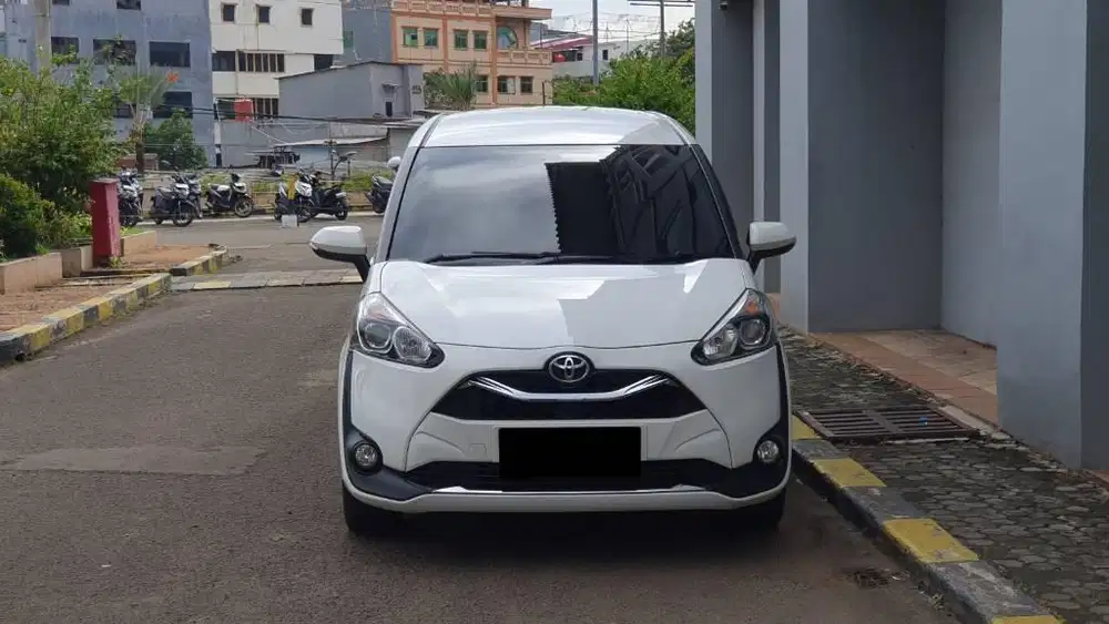 Toyota Sienta 1.5 V FL cvt AT Putih 2021 km 49rb Tangan satu