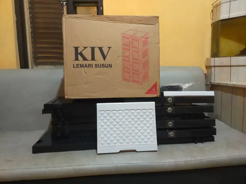 Lemari PLASTIK 4 SUSUN + KUNCI