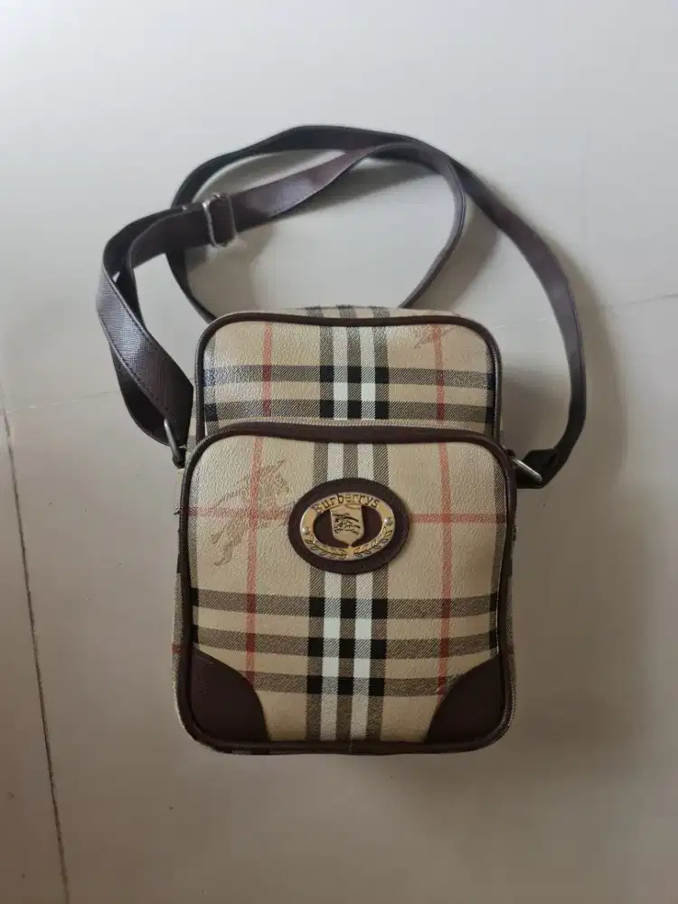 104. Tas SlingBag CamBag Pria Wanita Burberrys London

Mantan / Second