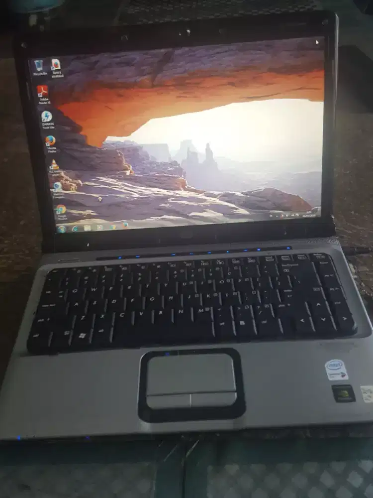 Laptop merk hp core 2 dou ,memory 4 gb hrdis 320 gb batre 15 menit