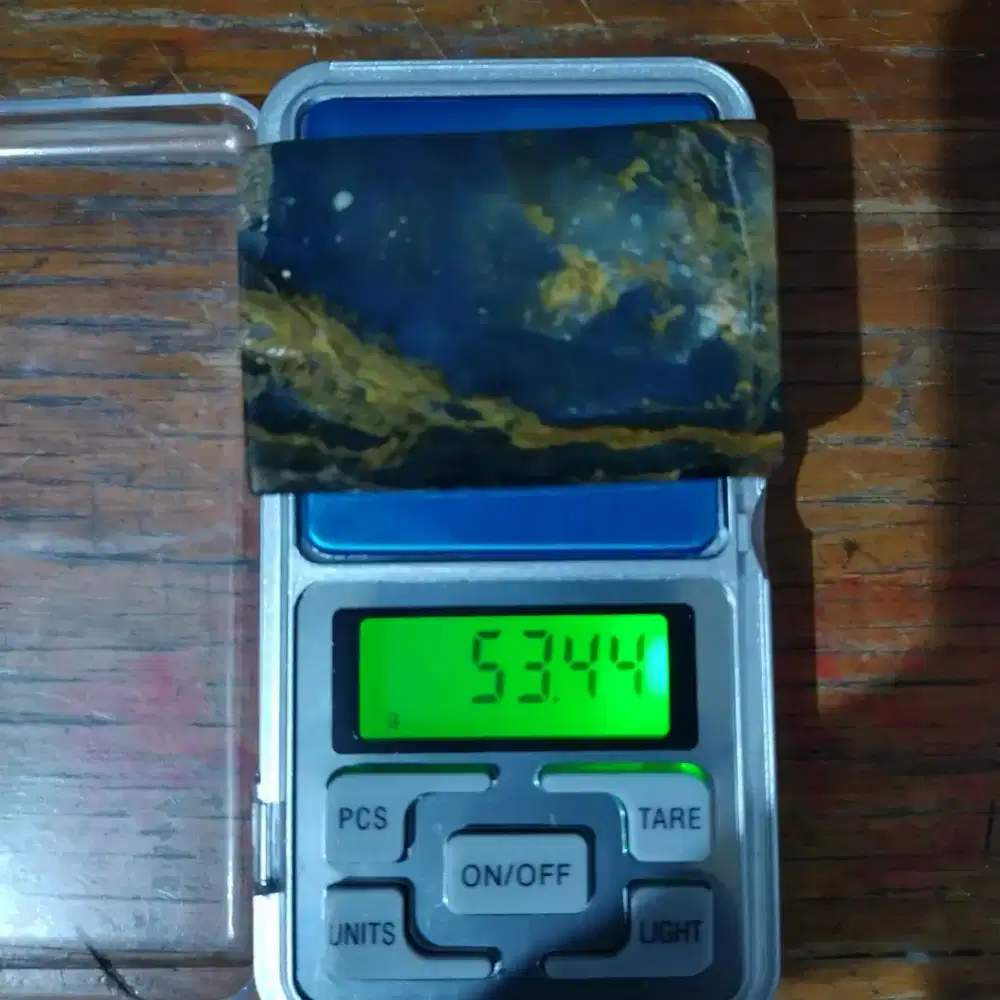 Batu garut pancawarna motif pemandangan kristal