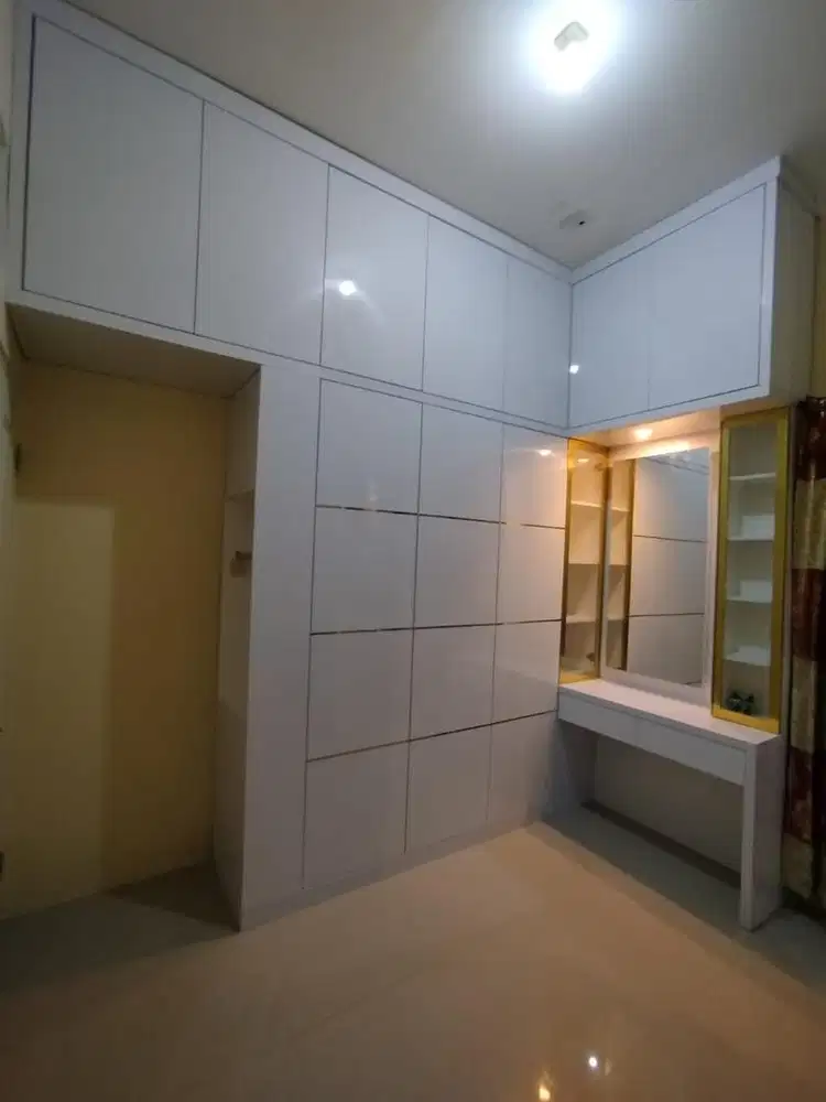 Almari dan meja rias minimalis