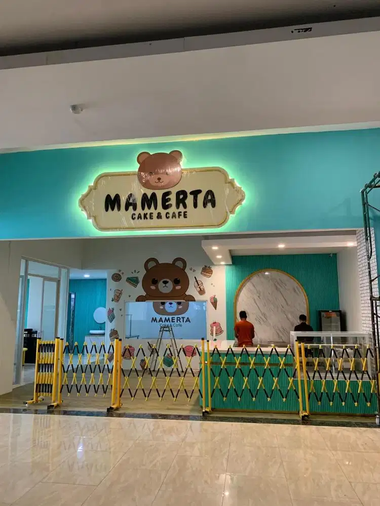 Meja kasir, sofa dan meja cafe