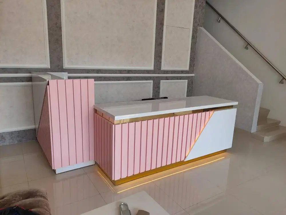 Meja kasir minimalis