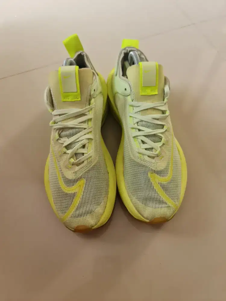 Sepatu Pria Nike Zoom Double Stack Barely Volk Neon Yellow
Size: 41