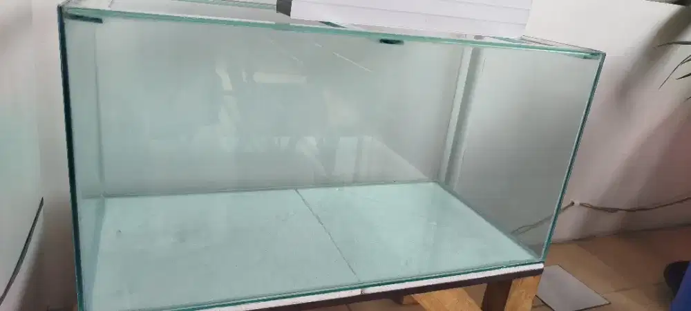 2 buah akuarium uk 100x50x50 seperti baru