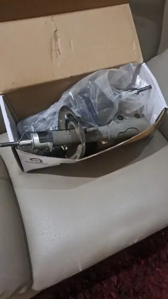 Shock Brecker Depan Mobilio atau Brio