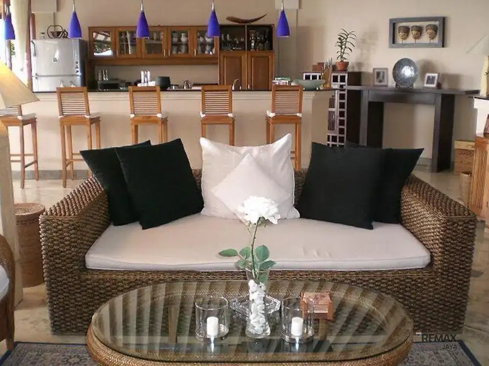 Villa 4 Kamar Tidur dengan Pemandangan Laut Disewakan, di Ungasan