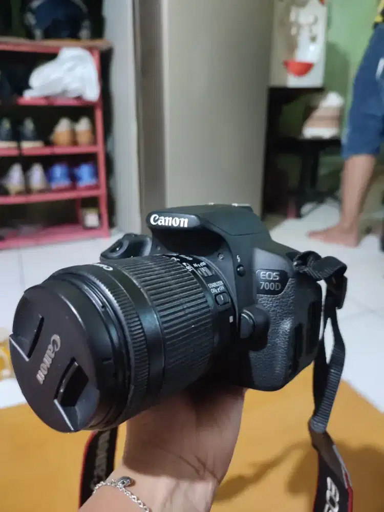 Kamera DSLR CANON EOS 700D
