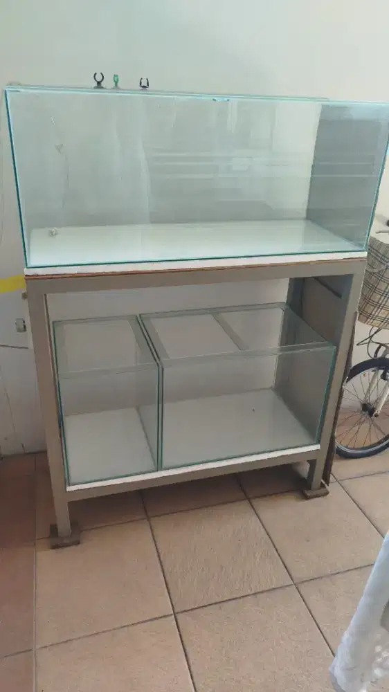 3 buah akuarium ( seperti baru)
