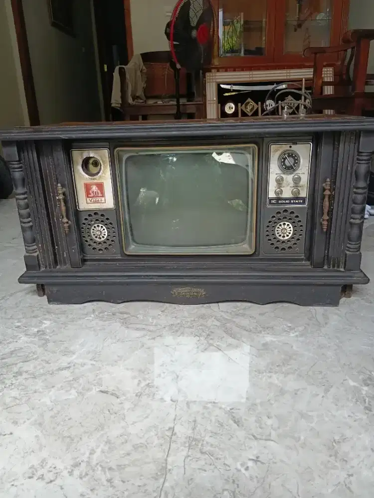 Televisi kayu antik 14 inc asli