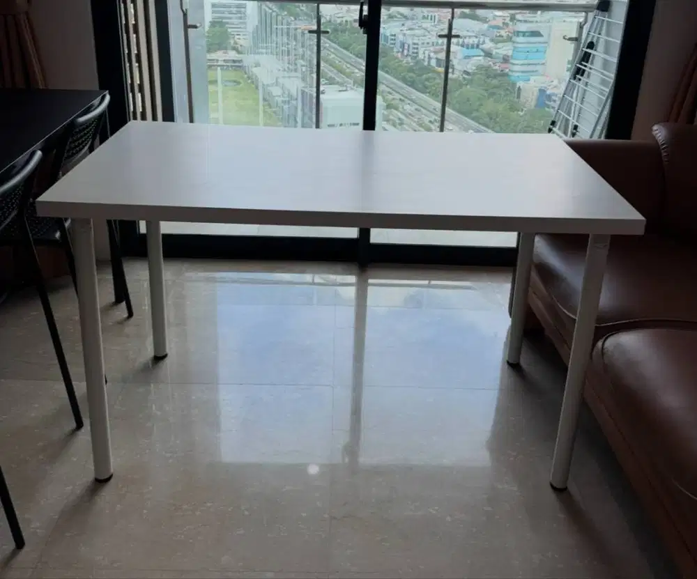 Meja IKEA Linmon