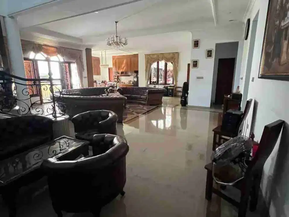 Dijual Rumah Luas Old Money di Jakarta Selatan