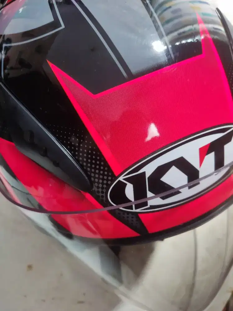 Helm KYT msh baru pemakaian 2 bulan