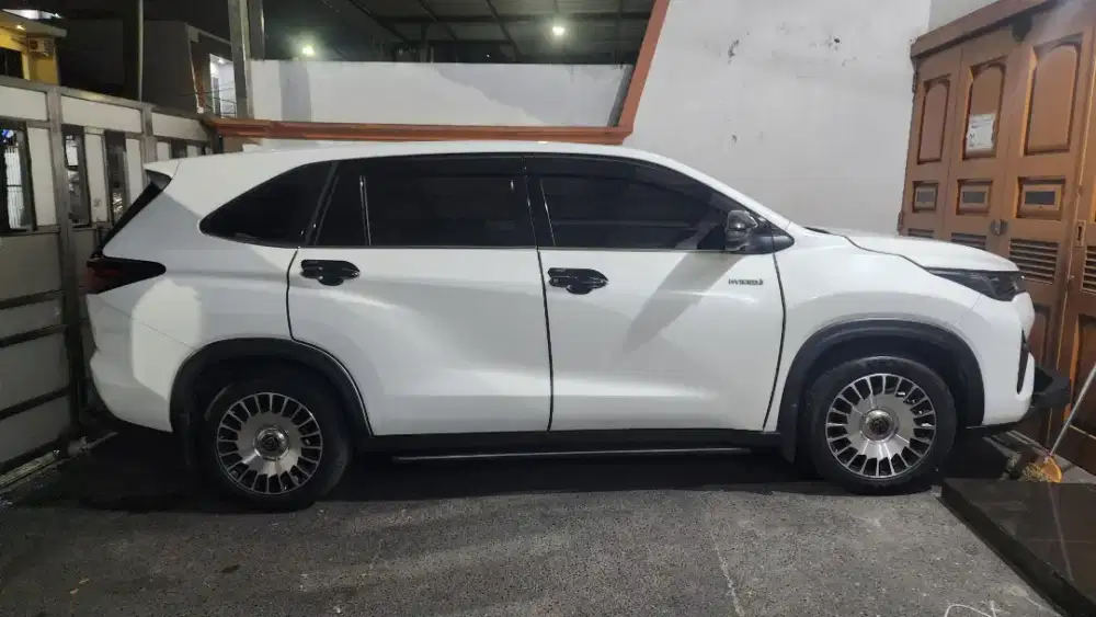 Toyota Kijang Innova Zenix 2025 Hybrid Plat 3 Angka Mobil terawat